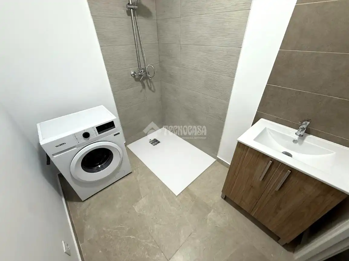 Bathroom of Flat for sale in Alcalá de Henares  with Alarm