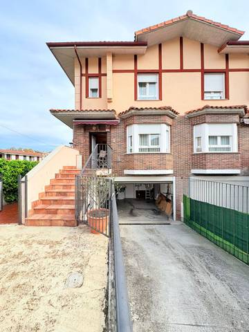 Casa adosada en Venta en Artziniega
