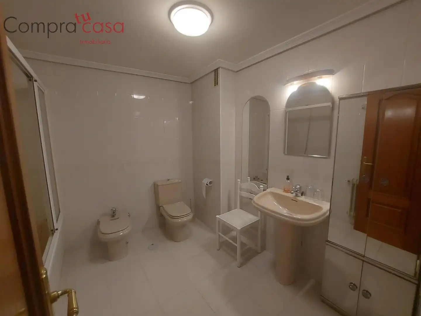 Baño de Piso para compartir en Segovia con Calefacción, Terraza y Amueblado