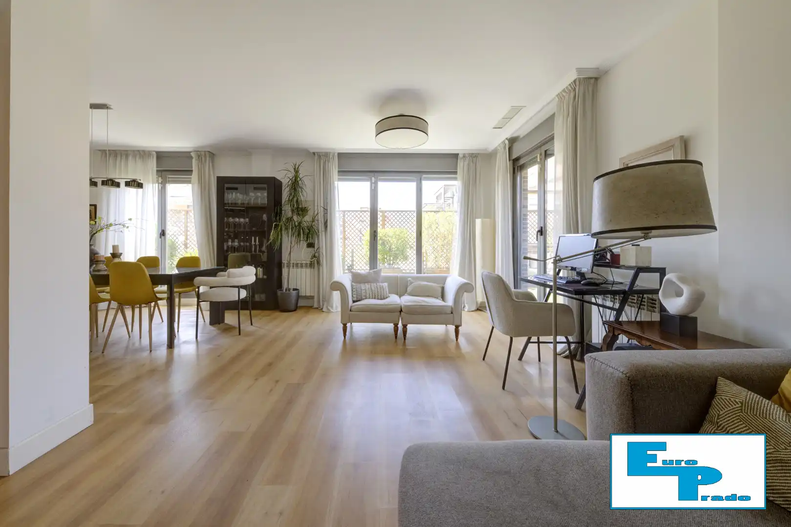 Sala d'estar de Àtic en venda en Madrid amb Aire condicionat, Calefacció i Jardí privat