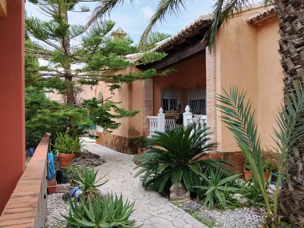 Vista exterior de Casa o xalet en venda en Ador amb Aire condicionat, Calefacció i Jardí privat