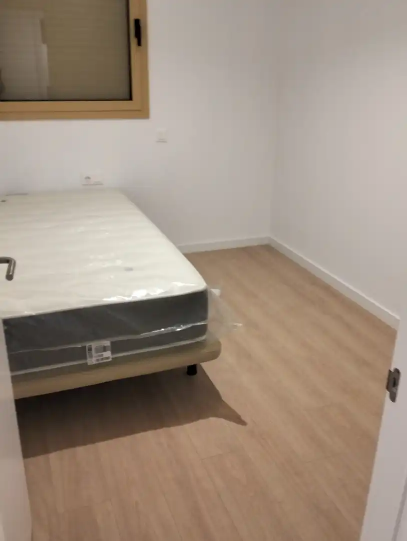 Habitación de Piso de alquiler en Badalona con Aire acondicionado, Calefacción y Parquet