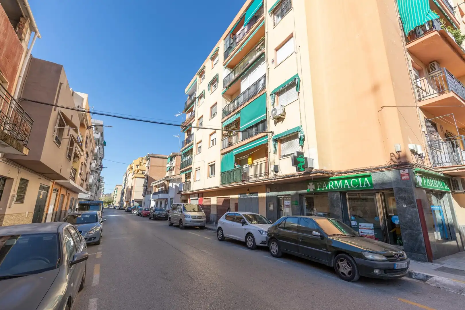 Vista exterior de Piso en venta en Granada con Aire acondicionado y Balcón