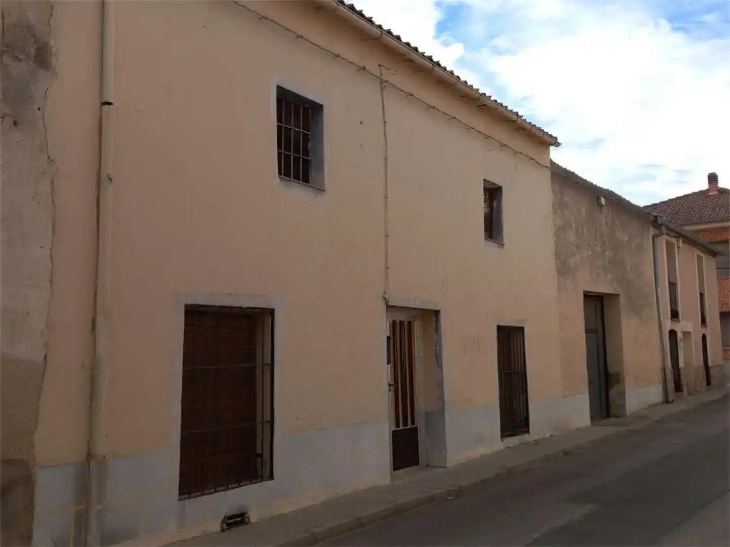 Vista exterior de Piso en venta en Bernardos