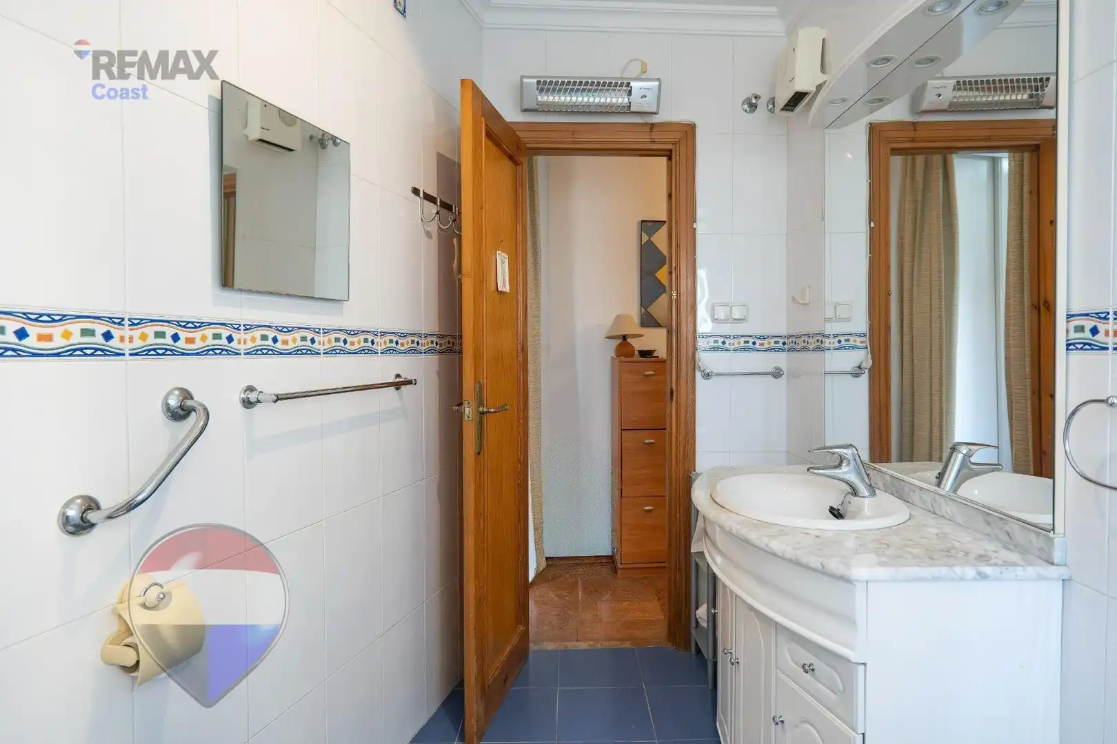 Baño de Piso en venta en Torremolinos con Aire acondicionado, Terraza y Piscina comunitaria