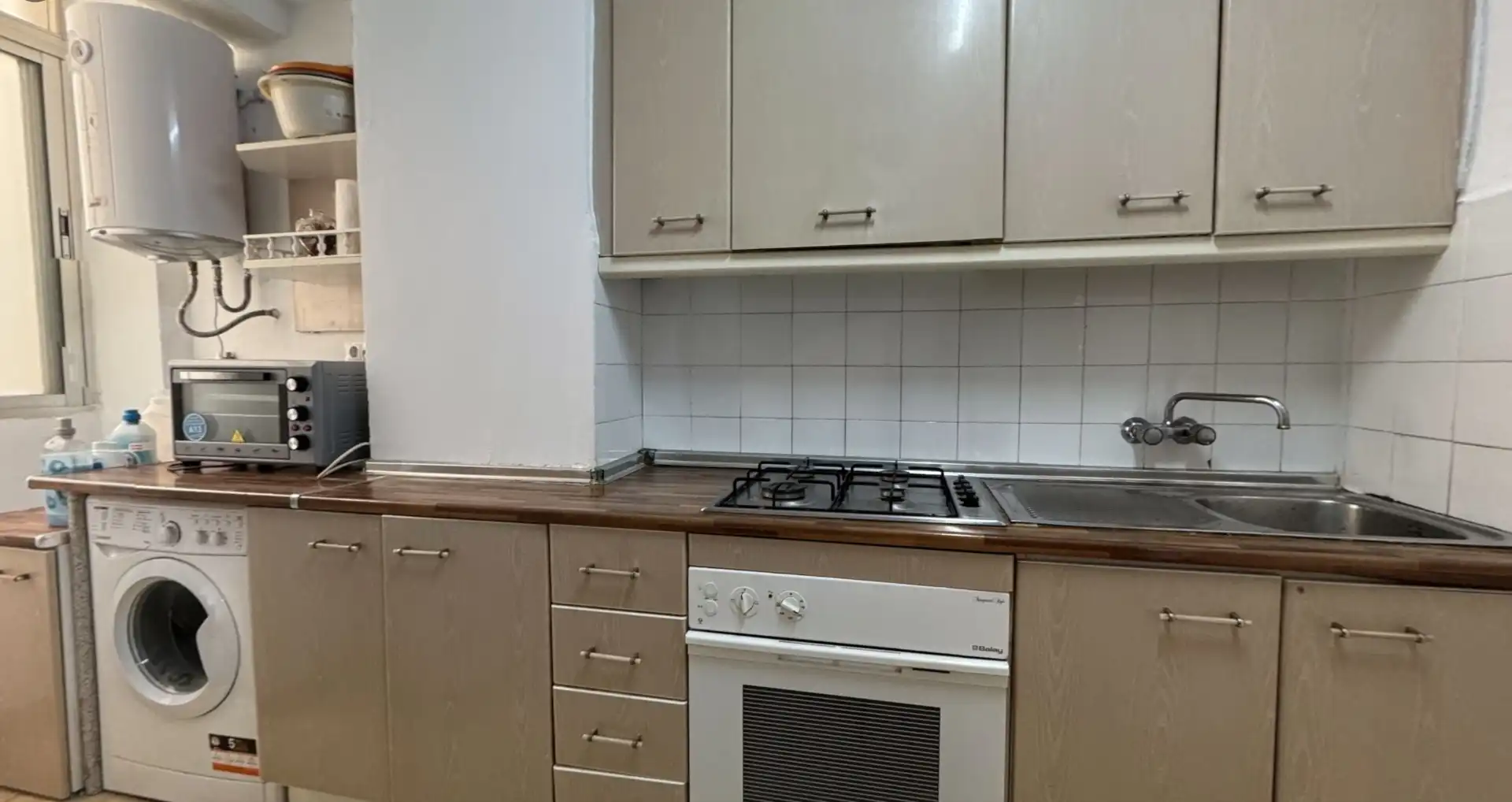Habitación en Calle Maestro Chapí, Parque Ayala - Jardín de la Abadía - Huelín