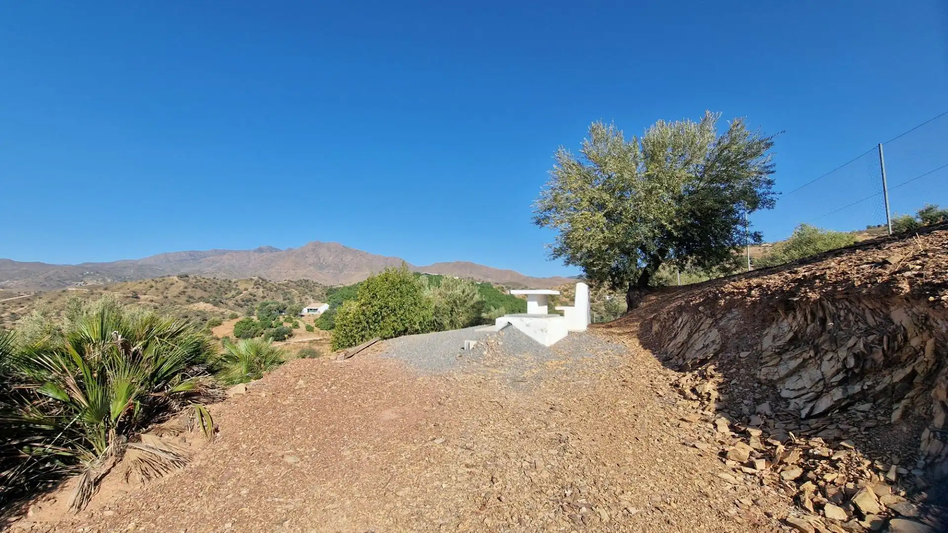 Vista exterior de Finca rústica en venda en Mijas amb Jardí privat i Alarma