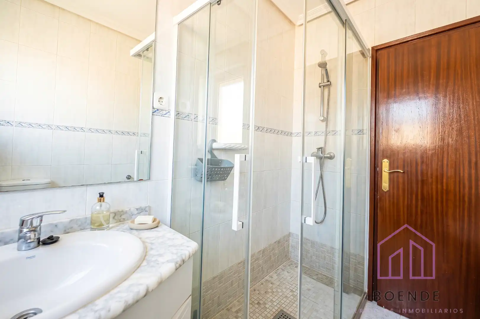 Bathroom of Flat for sale in Madrid  with Air Conditioner, Heating and Parquet flooring