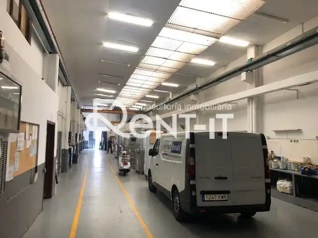 Nau industrial de lloguer a El Pedró