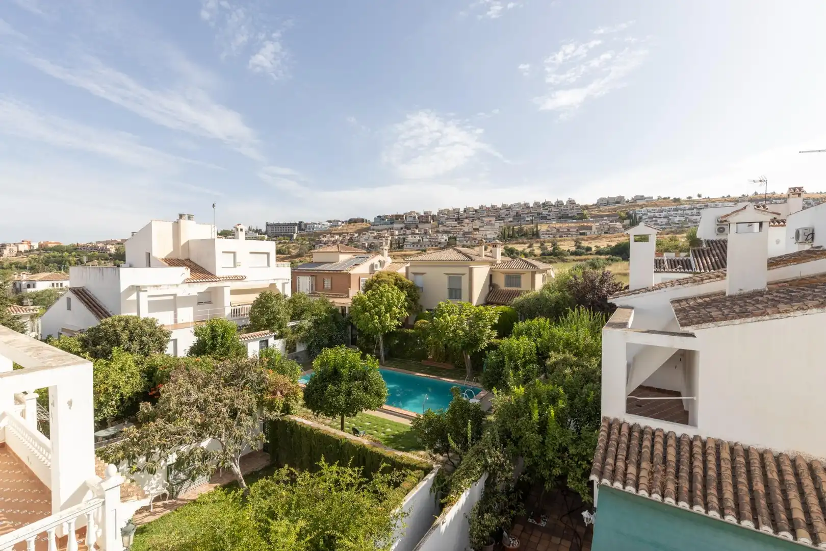Vista exterior de Casa adosada en venta en Granada con Calefacción, Terraza y Trastero