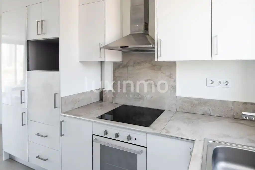 Küche von Wohnung zum Verkauf in Finestrat mit Klimaanlage, Privatgarten und Terrasse