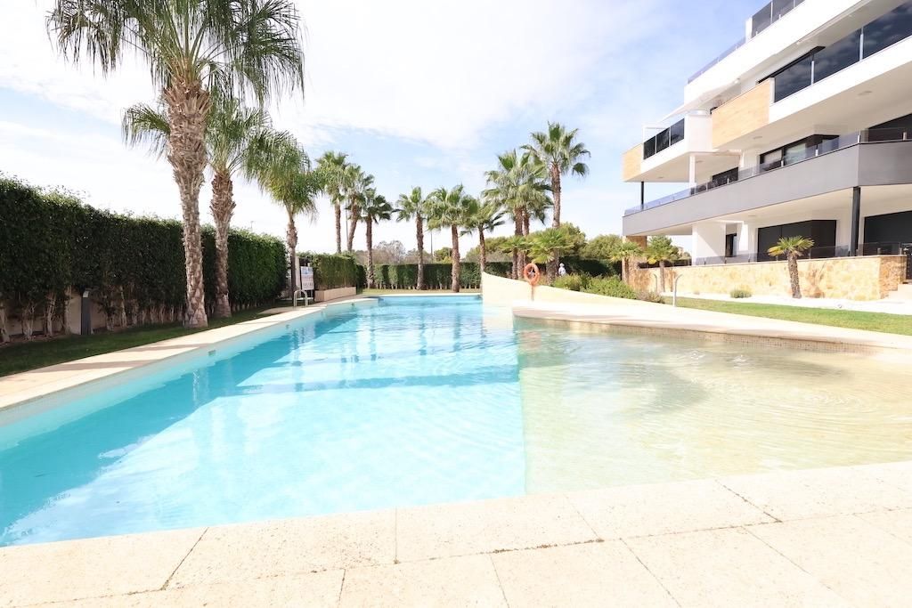 Piscina de Apartament en venda en Orihuela amb Aire condicionat i Terrassa