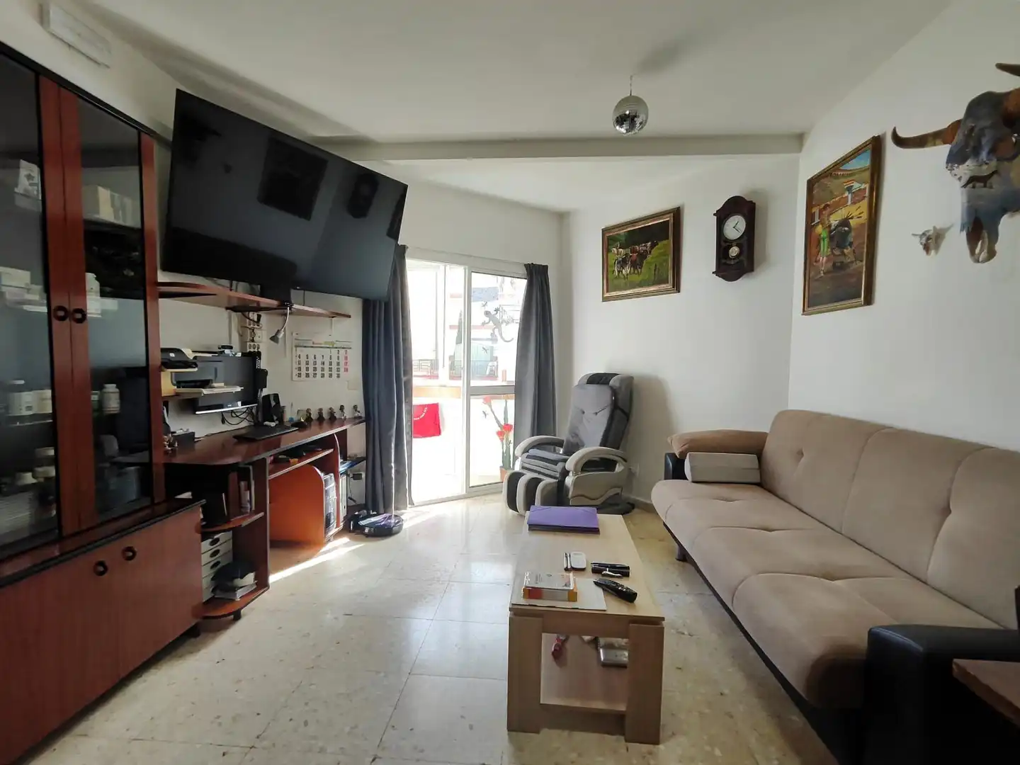 Wohnzimmer von Wohnung zum Verkauf in Torremolinos mit Klimaanlage, Privatgarten und Terrasse