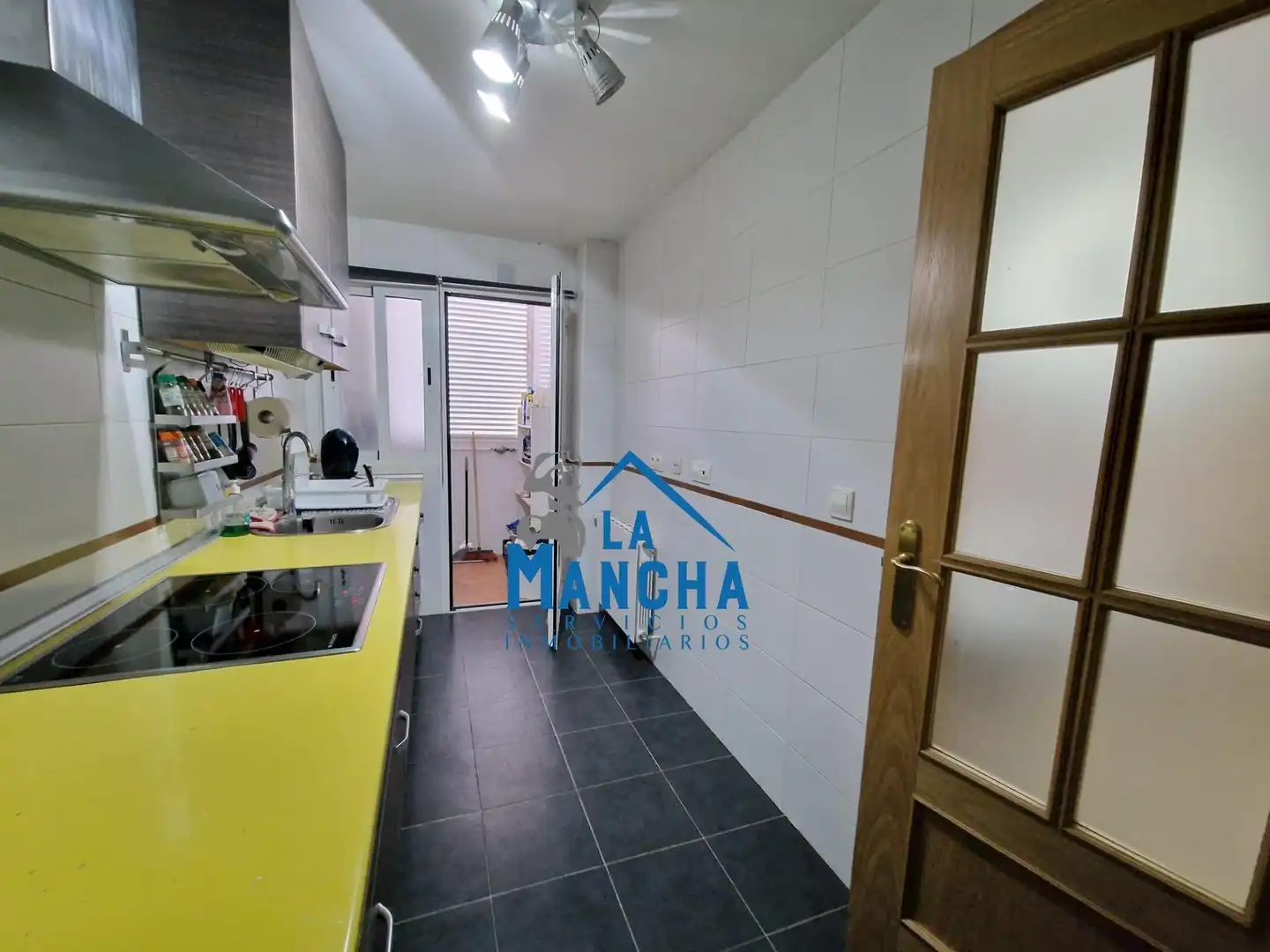 Kitchen of Flat for sale in Chinchilla de Monte-Aragón  with Heating, Terrace and Storage room