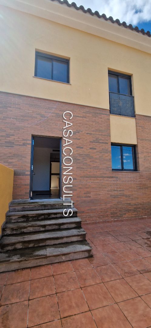 Exterior view of Single-family semi-detached for sale in Sierra Engarcerán  with Air Conditioner, Terrace and Oven