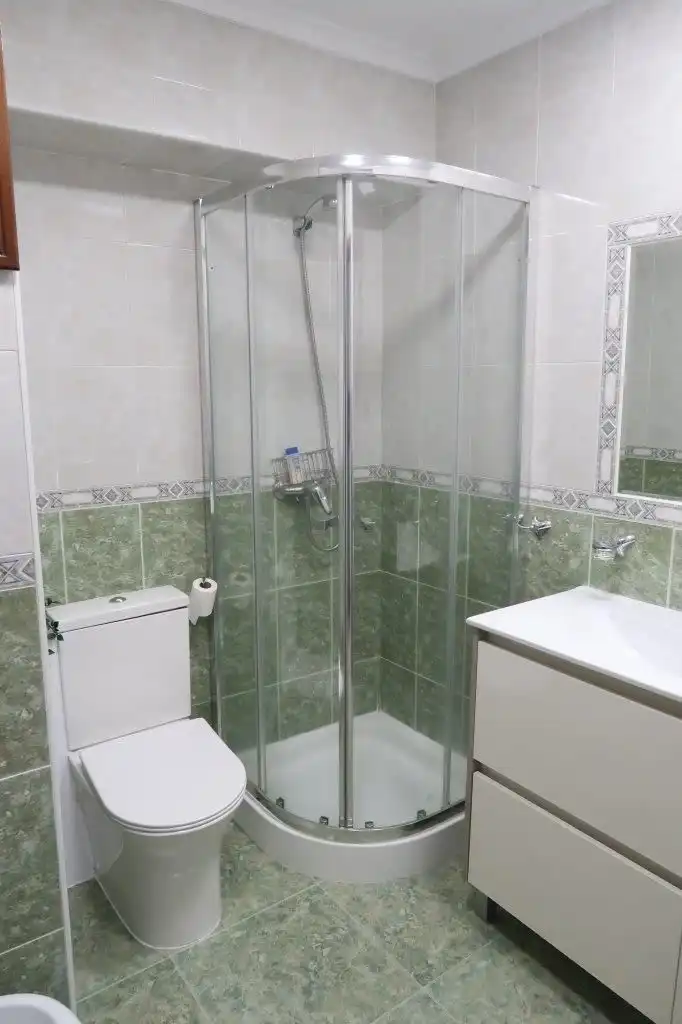 Badezimmer von Wohnung zur Miete in A Coruña Capital  mit Heizung und Möbliert