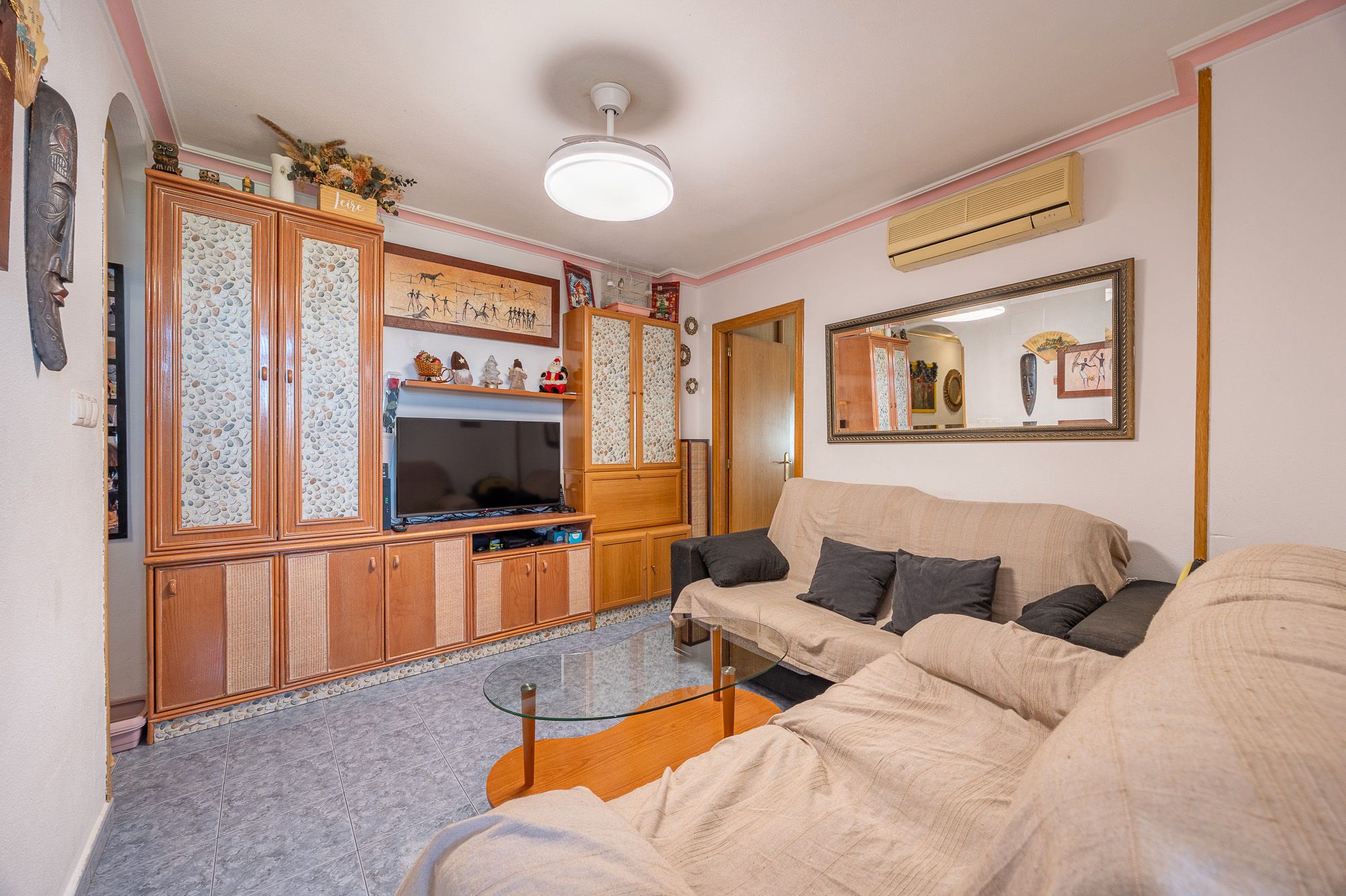 Living room of Flat for sale in Benidorm  with Terrace, Swimming Pool and Community pool
