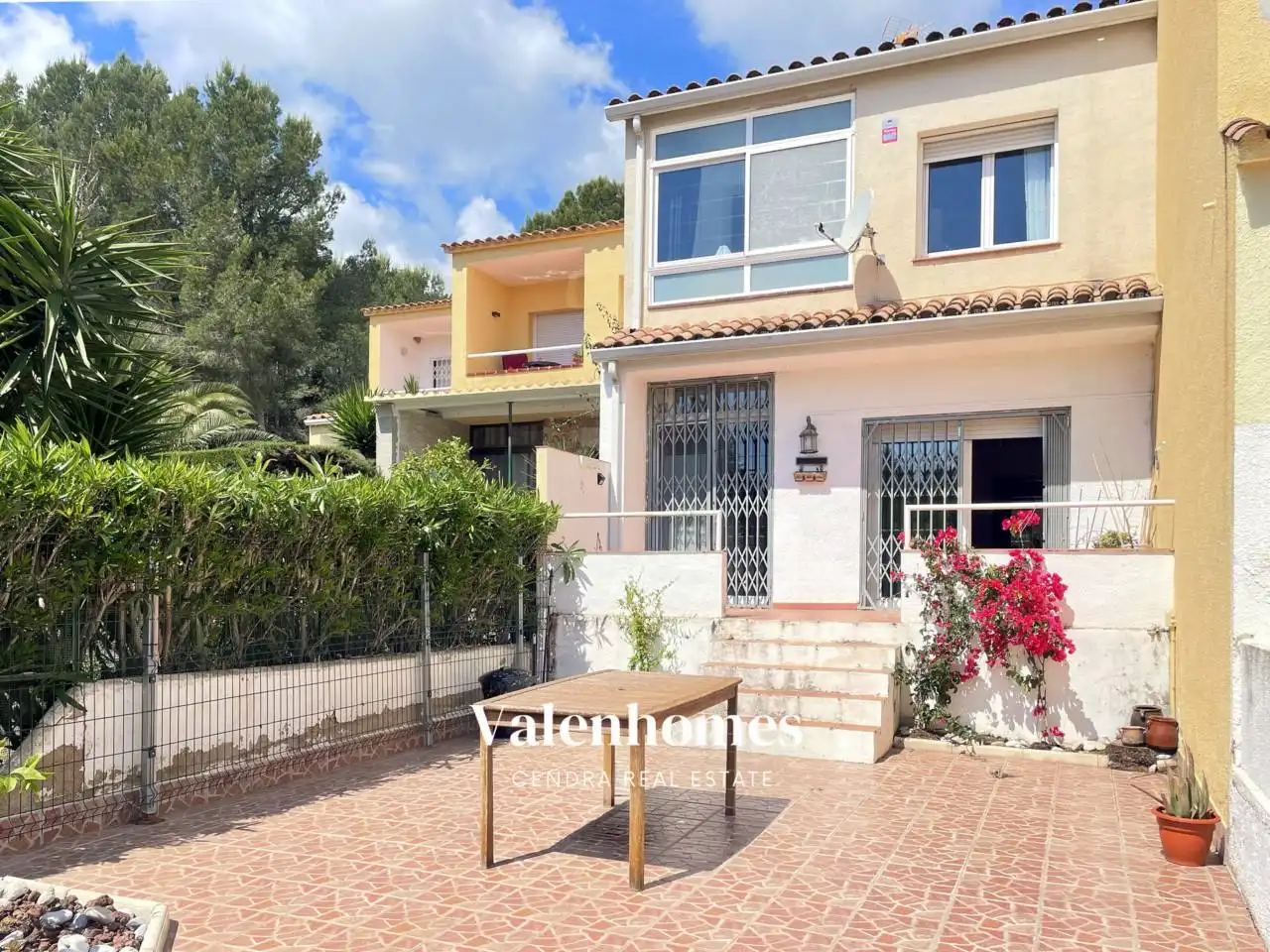 Vista exterior de Casa o xalet en venda en Vandellòs i l'Hospitalet de l'Infant amb Calefacció i Terrassa