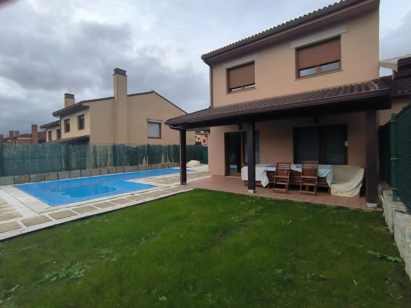 Piscina de Casa adosada de alquiler en Miño con Calefacción, Jardín privado y Terraza