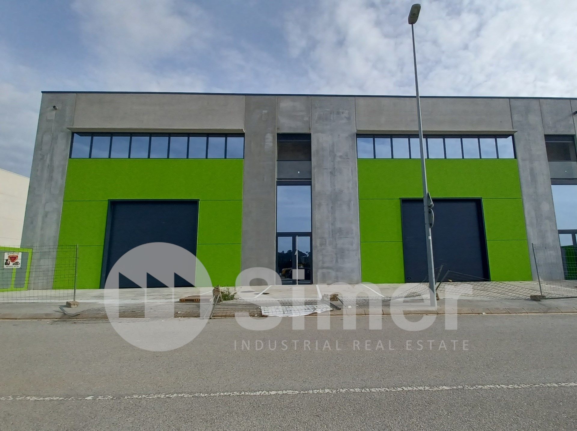Vista exterior de Nave industrial de alquiler en La Garriga