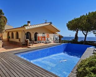 Vista exterior de Casa o xalet en venda en Sant Feliu de Guíxols amb Piscina