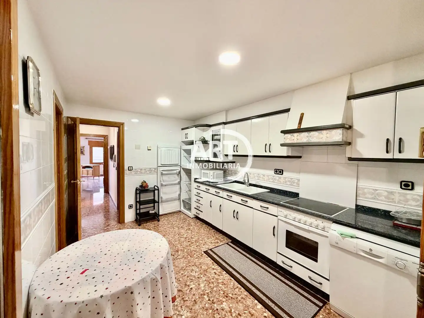 Cuina de Casa o xalet en venda en Cedrillas amb Calefacció, Terrassa i Traster