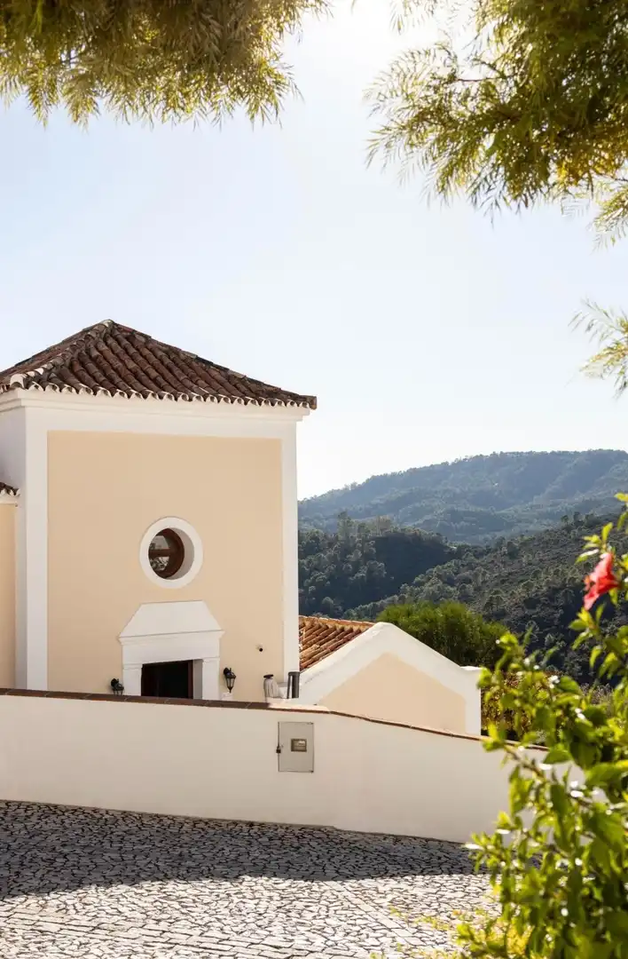 Vista exterior de Casa adosada en venta en Benahavís con Aire acondicionado, Jardín privado y Terraza