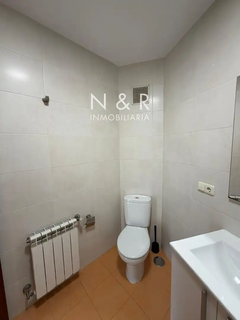 Baño de Piso de alquiler en Santiago de Compostela  con Calefacción y Amueblado