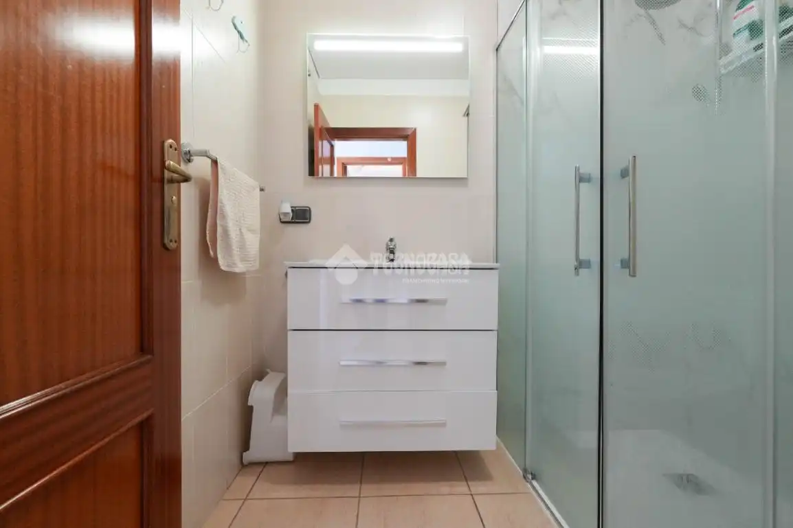 Bany de Pis en venda en Guía de Isora amb Terrassa