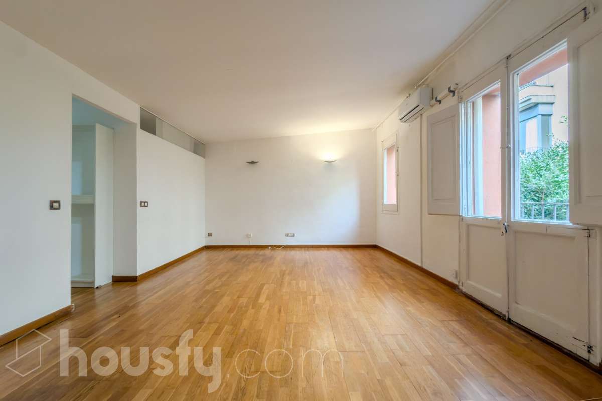 Sala de estar de Piso en venta en  Barcelona Capital con Aire acondicionado, Parquet y Balcón