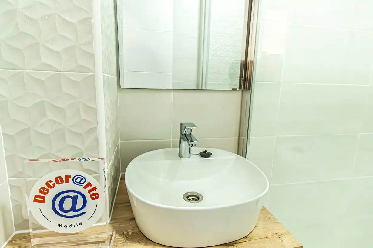 Bathroom of Flat for sale in Madrid  with Air Conditioner, Heating and Furnished