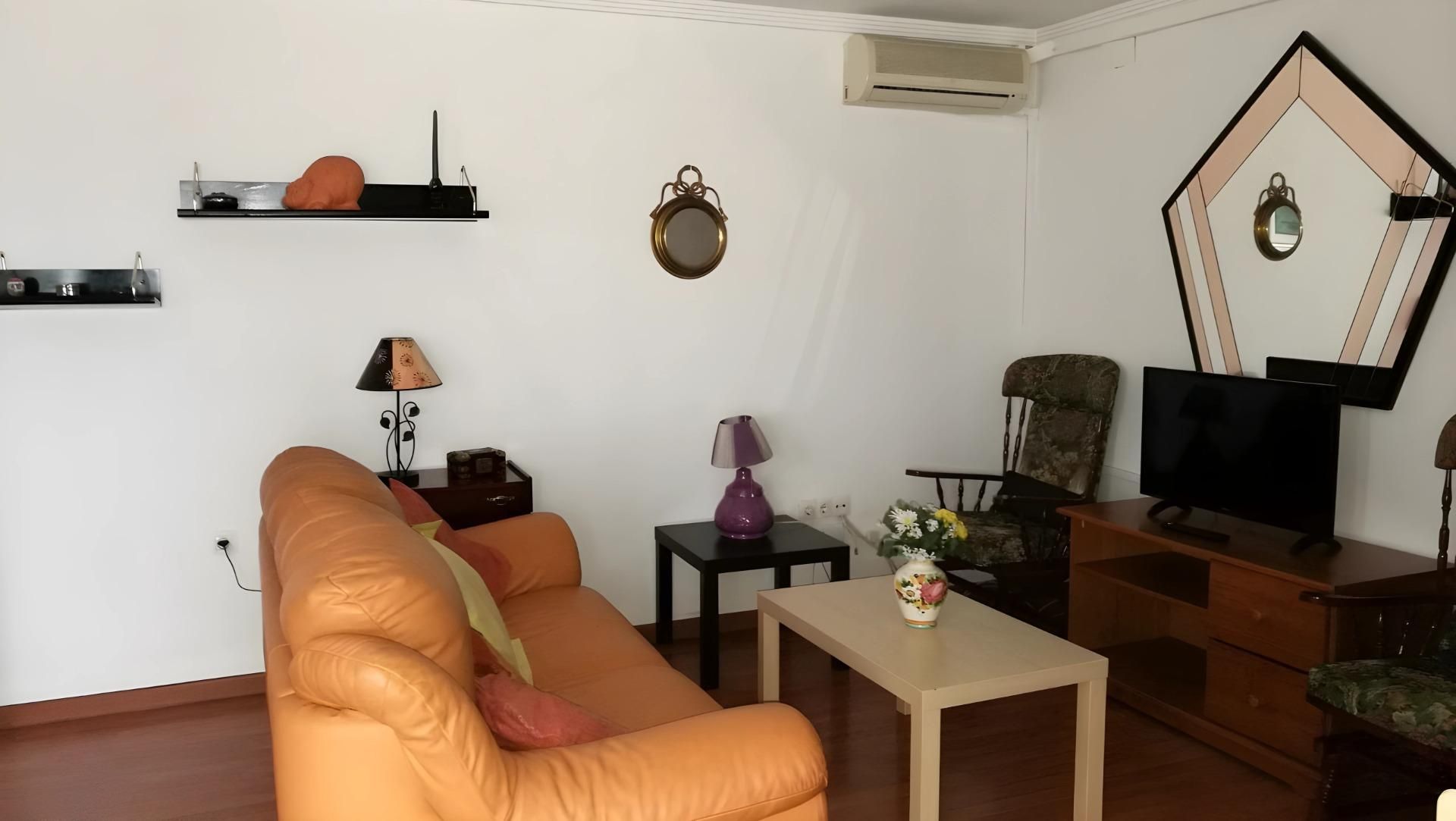 Living room of Flat to rent in  Granada Capital  with Air Conditioner, Heating and Private garden