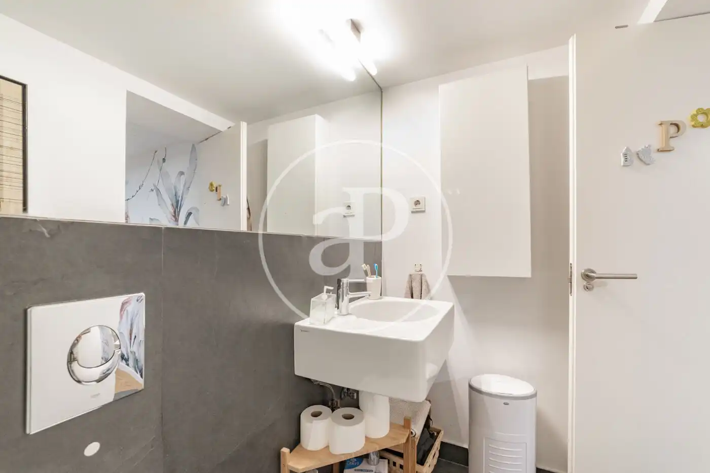 Baño de Piso en venta en Madrid con Calefacción, Terraza y Trastero