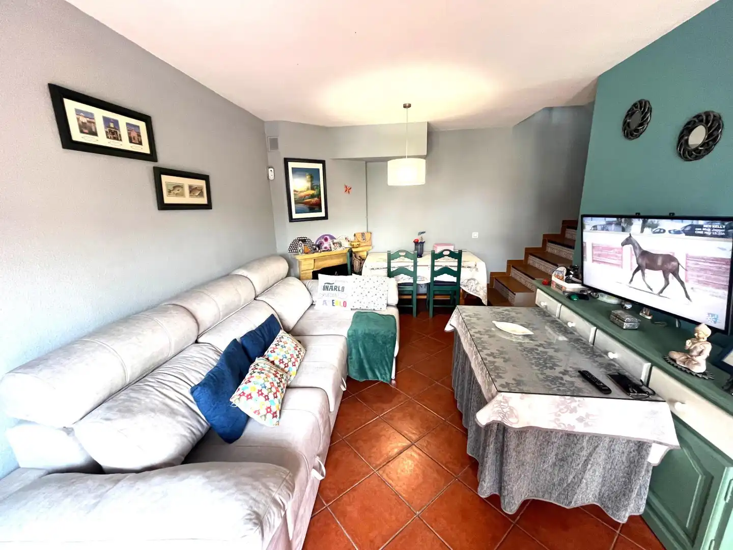Sala d'estar de Casa adosada en venda en El Portil amb Moblat i Balcó