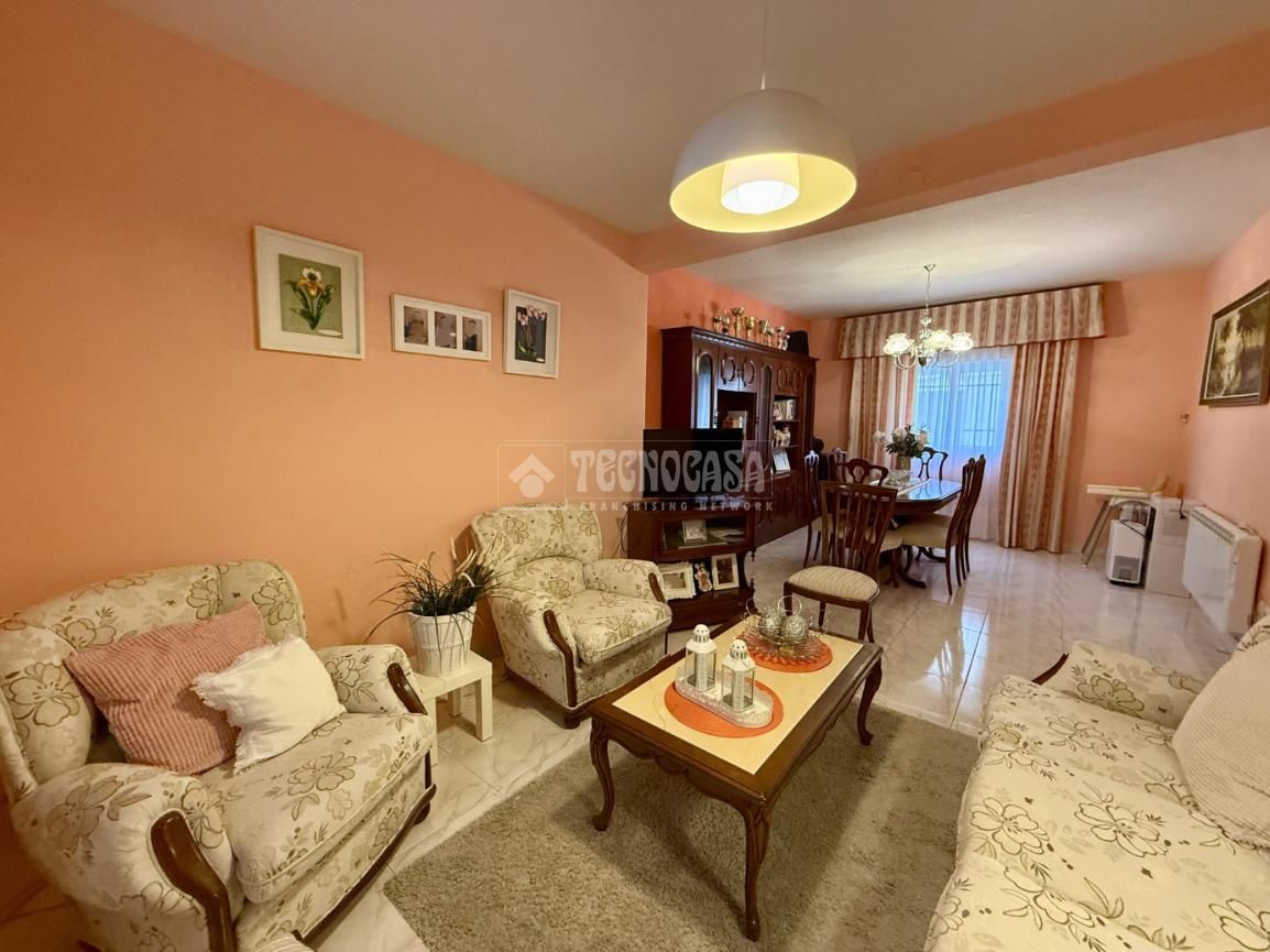 Sala de estar de Finca rústica en venta en Torrejón del Rey con Calefacción, Terraza y Balcón