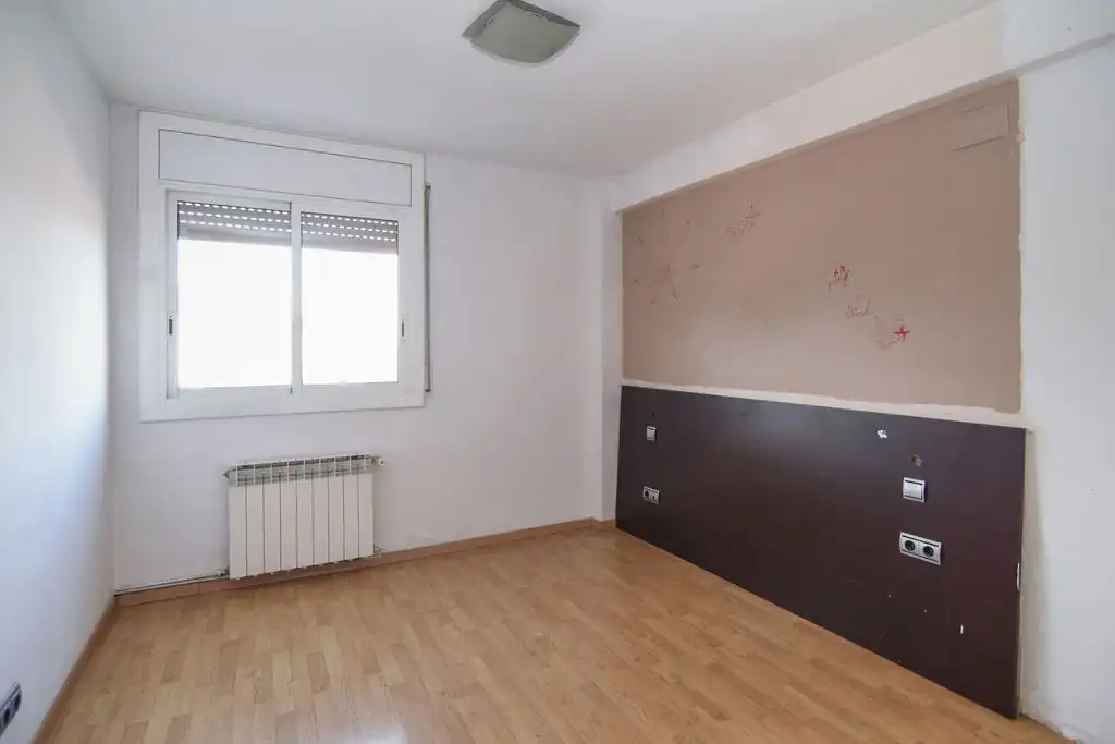 Piso en venta en C/ Pedraforca, Ciutat Meridiana