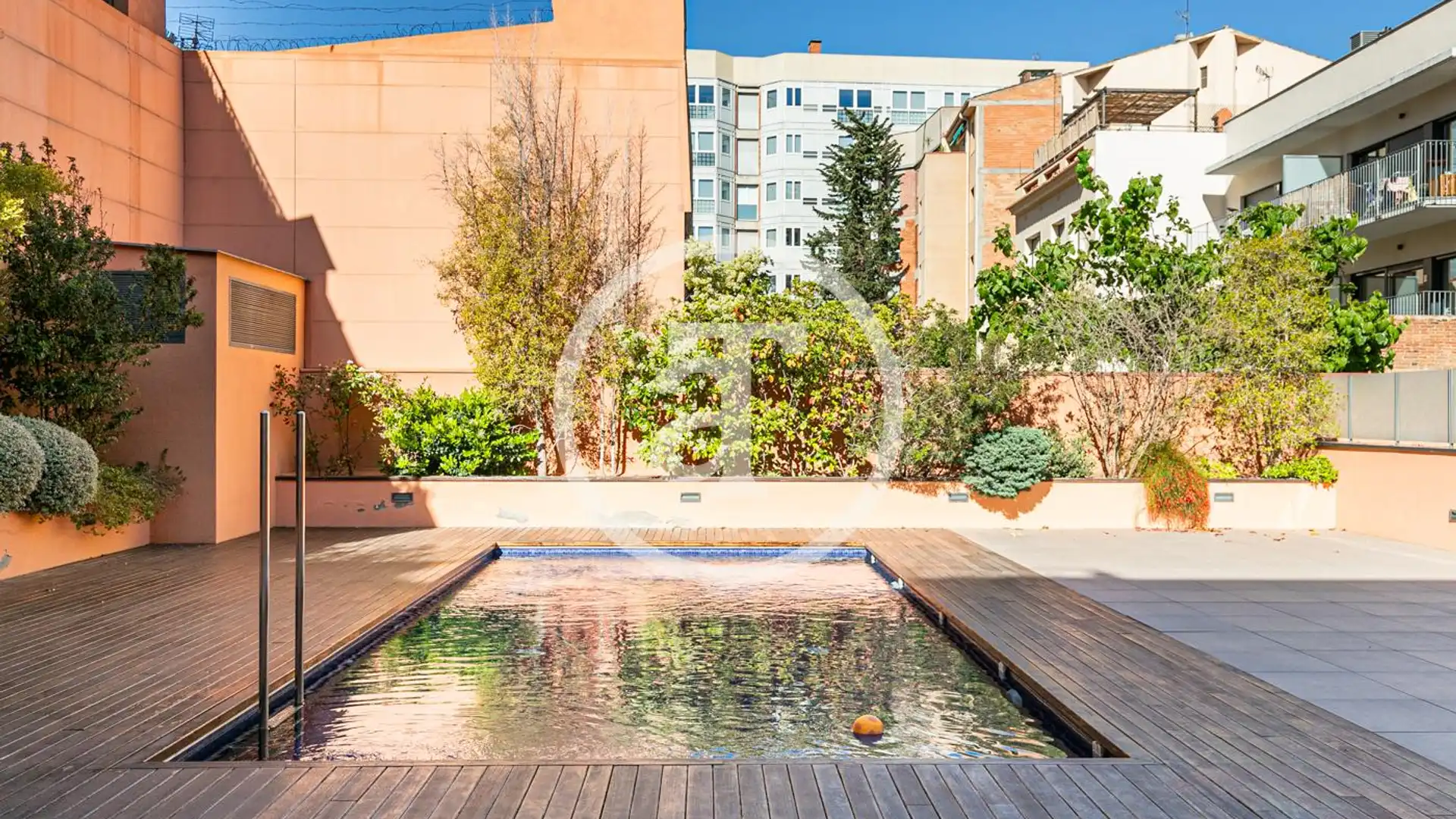 Piscina de Dúplex de alquiler en  Barcelona Capital con Aire acondicionado, Calefacción y Amueblado