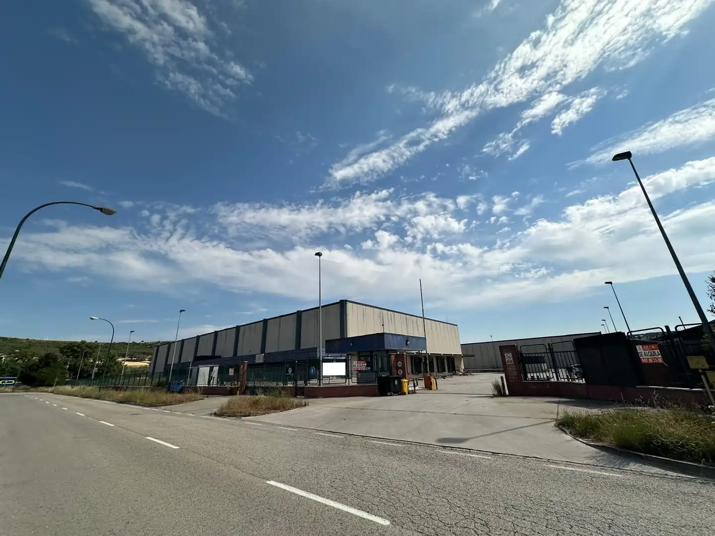 Nau industrial de lloguer a Calle Merindad de Ubierna