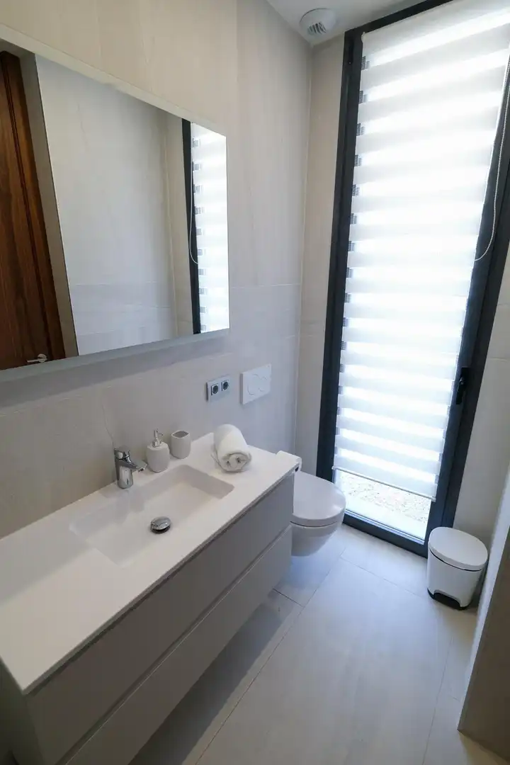Baño de Casa o chalet de alquiler en Finestrat con Aire acondicionado, Calefacción y Jardín privado