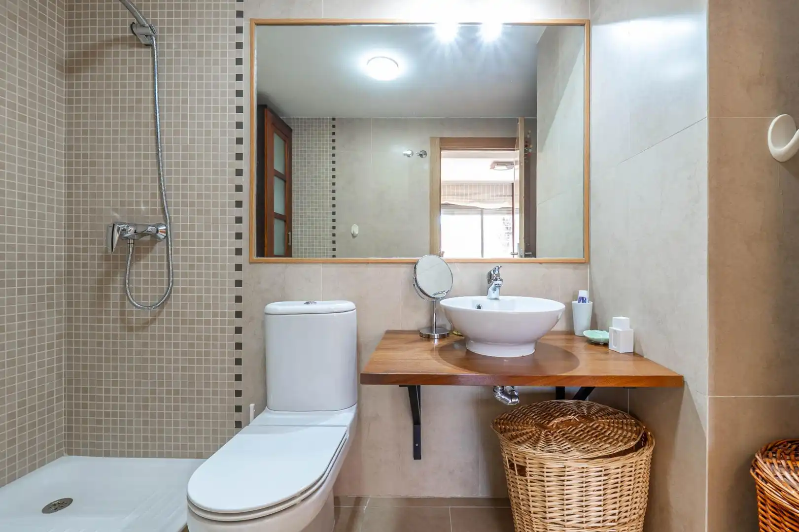Bathroom of Flat for sale in Granada  with Air Conditioner, Heating and Private garden