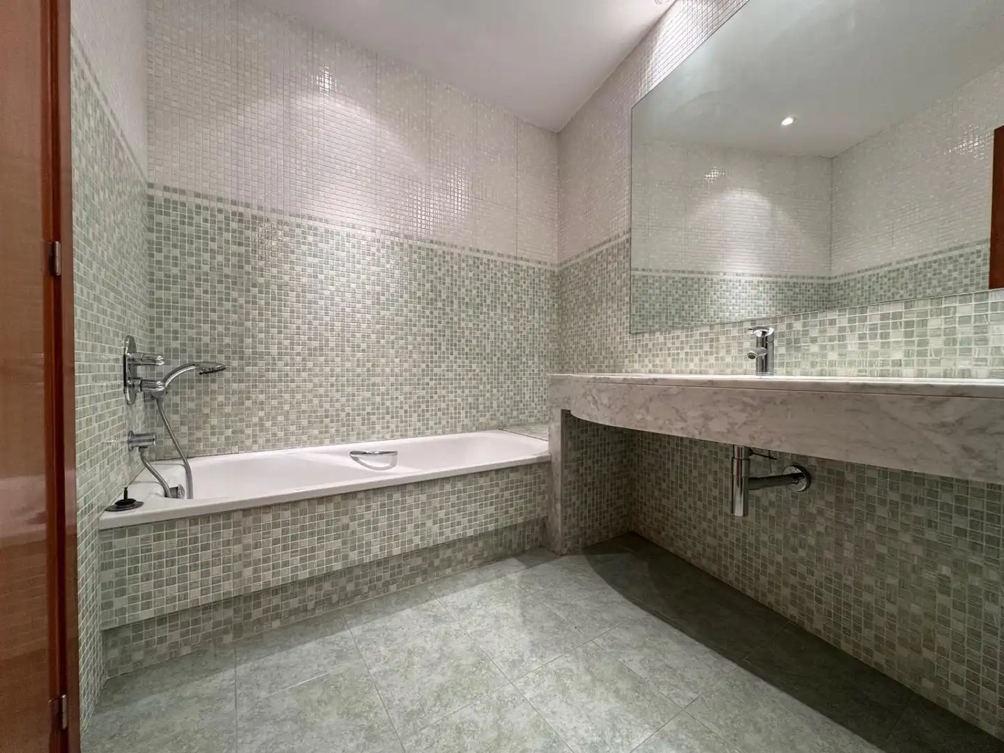 Bathroom of Attic for sale in Figueres  with Air Conditioner, Heating and Terrace