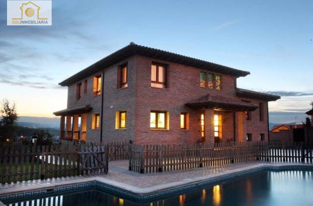 Casa-chalet en Venta en Urbanizacion Sol Poniente en Sariegos