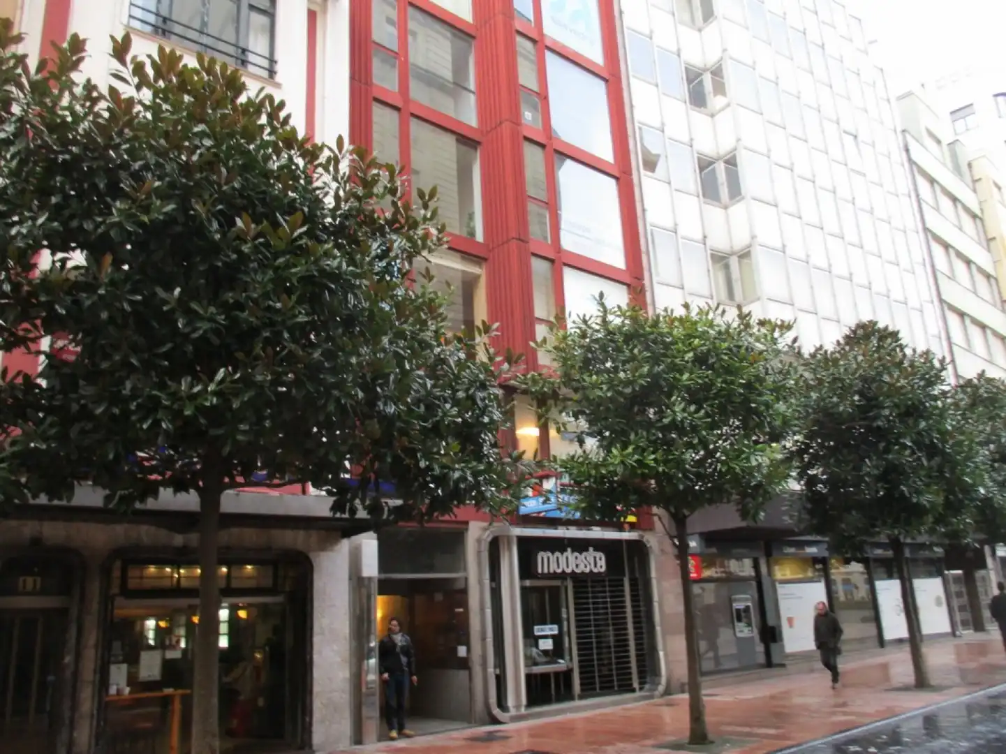 Vista exterior de Oficina de lloguer en Oviedo  amb Calefacció