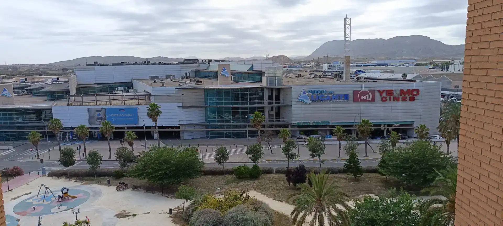 Vista exterior de Pis en venda en Alicante / Alacant amb Piscina i Balcó