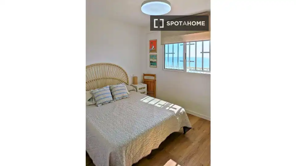 Schlafzimmer von Wohnung zur Miete in Valencia mit Klimaanlage, Heizung und Möbliert