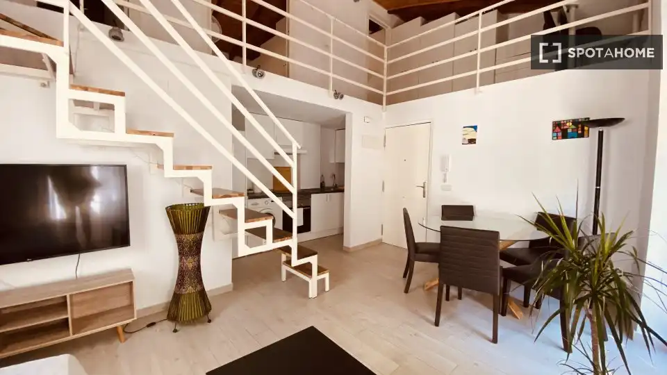 Flat for rent in Valencia  with Air Conditioner, Heating and Furnished