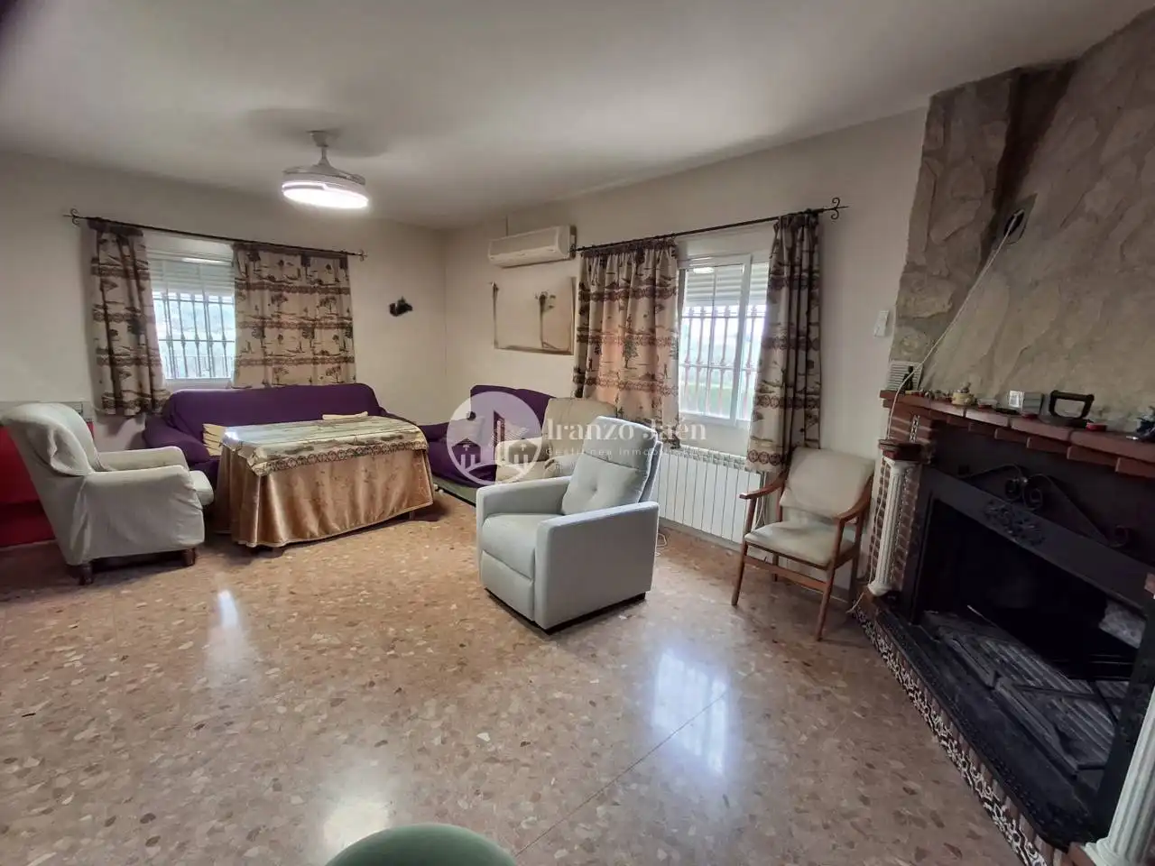 Houses for sale in Jaén  with Air Conditioner, Heating and Private garden