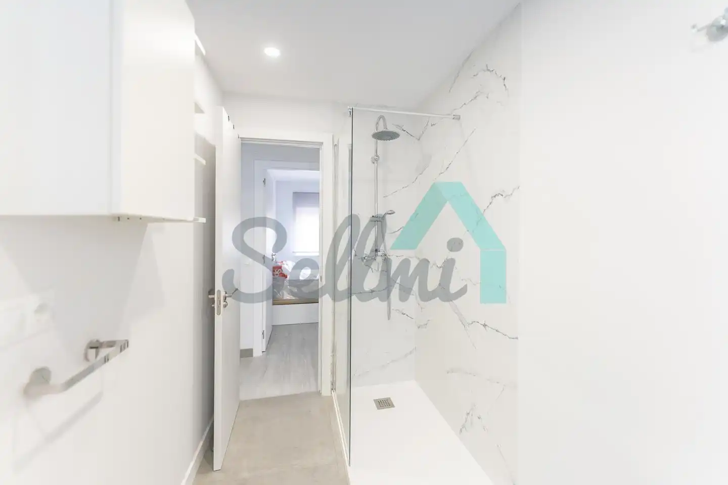 Bathroom of Flat for share in Oviedo   with Heating, Furnished and Internet