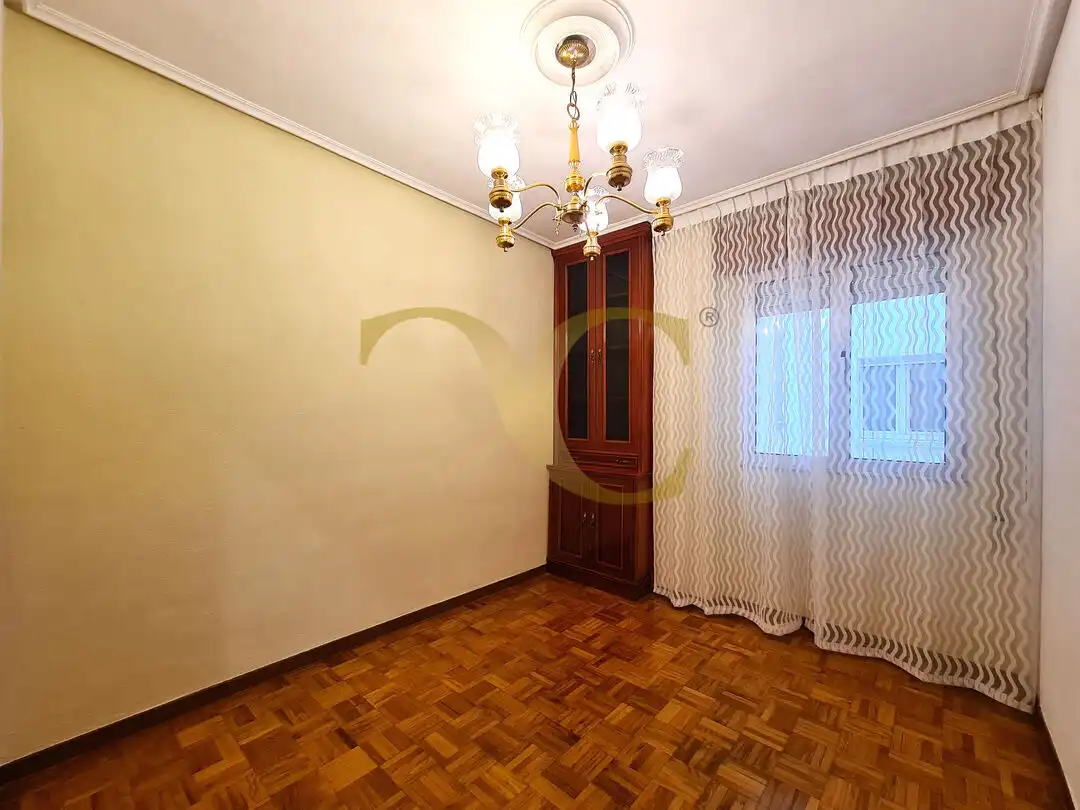 Comedor de Piso en venta en Oviedo  con Terraza