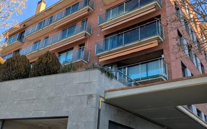 Vista exterior de Pis en venda en Vic amb Calefacció, Parquet i Terrassa